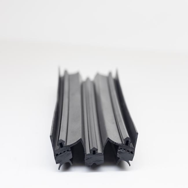 Segel Pintu dan Jendela Kayu